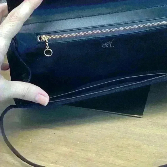 Vintage Black Velvet Clutch Bag with Handles - Picture 8 of 9